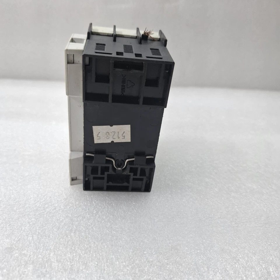 SIEMENS SIRIUS 3R 3RV1321-1BC10 WITH 3RV1901-1A